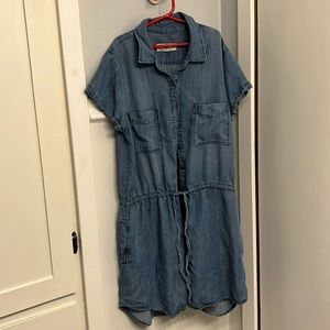 Jean dress! Buttons all the way down AND cinches with tie around waist. SO CUTE